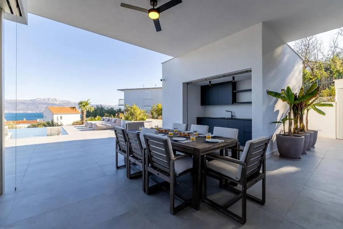 Luxe Stay By The Sea-Epic View Pool Slatine Villa