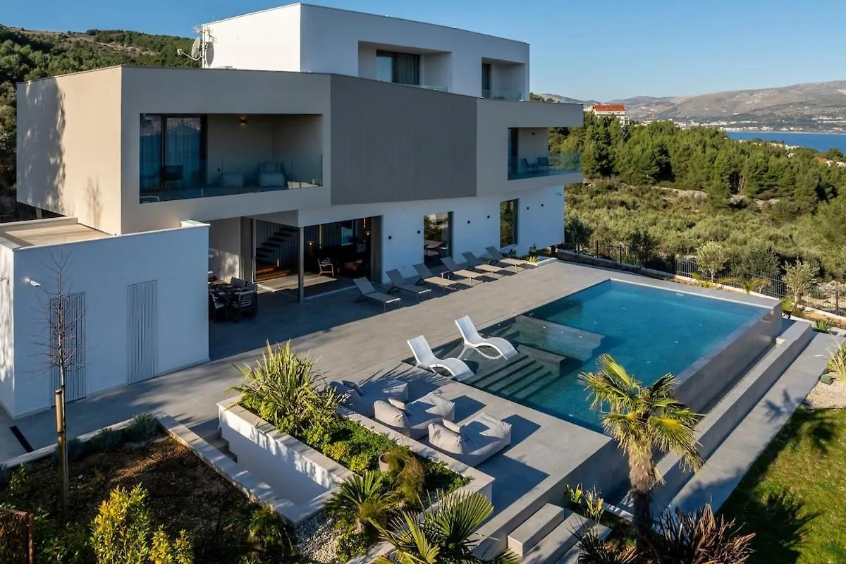 Luxe Stay By The Sea-Epic View Pool Slatine