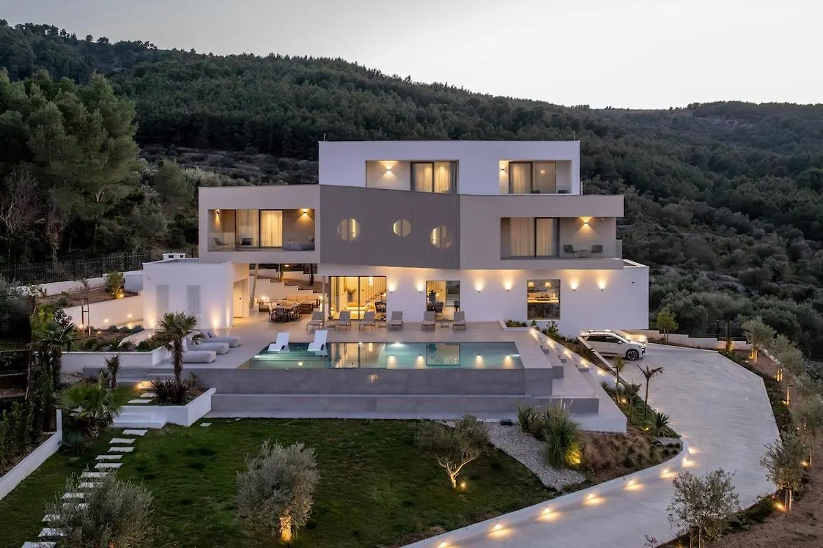 Villa Luxe Stay By The Sea-Epic View Pool Slatine