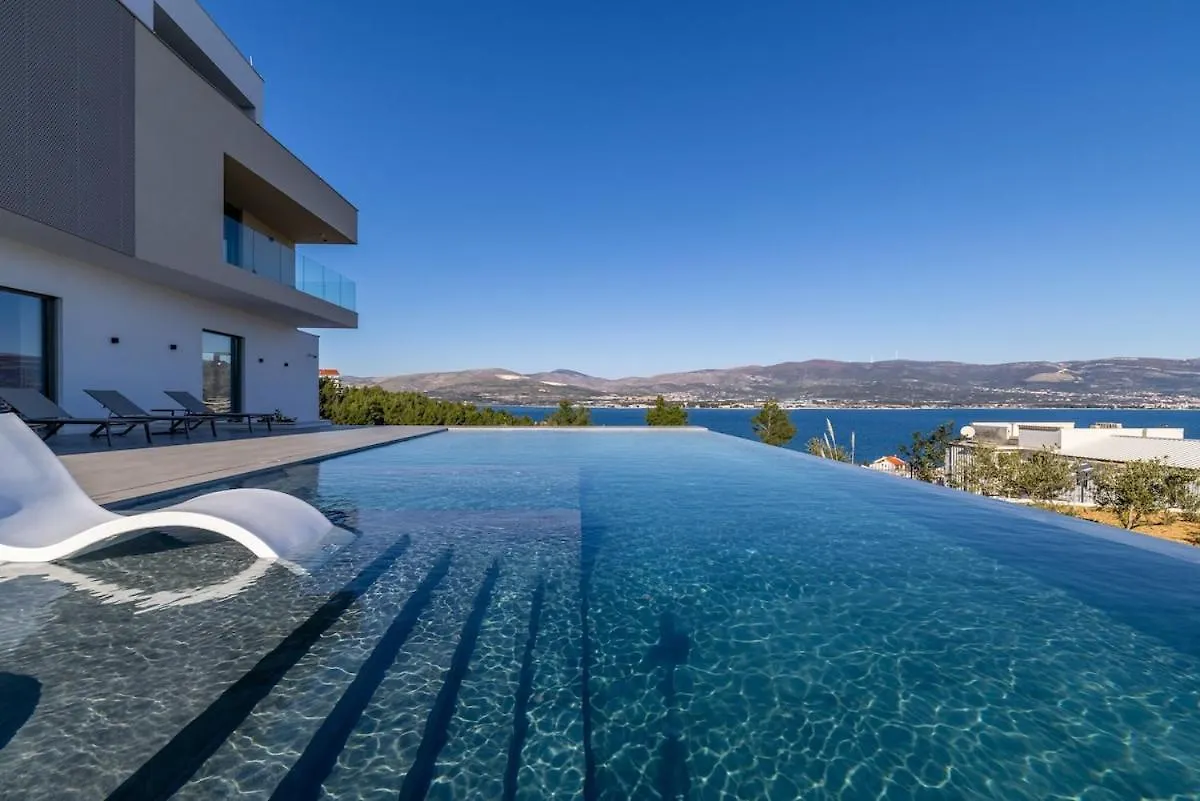 Luxe Stay By The Sea-Epic View Pool Slatine 0*,  Croatia