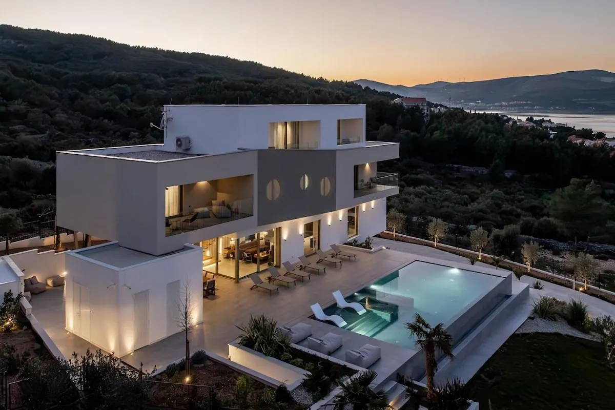 Luxe Stay By The Sea-Epic View Pool Slatine Croatia