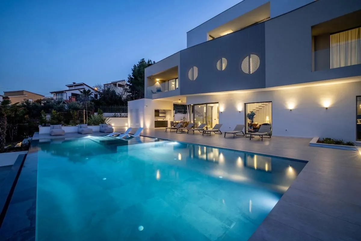 Luxe Stay By The Sea-Epic View Pool Slatine Croatia