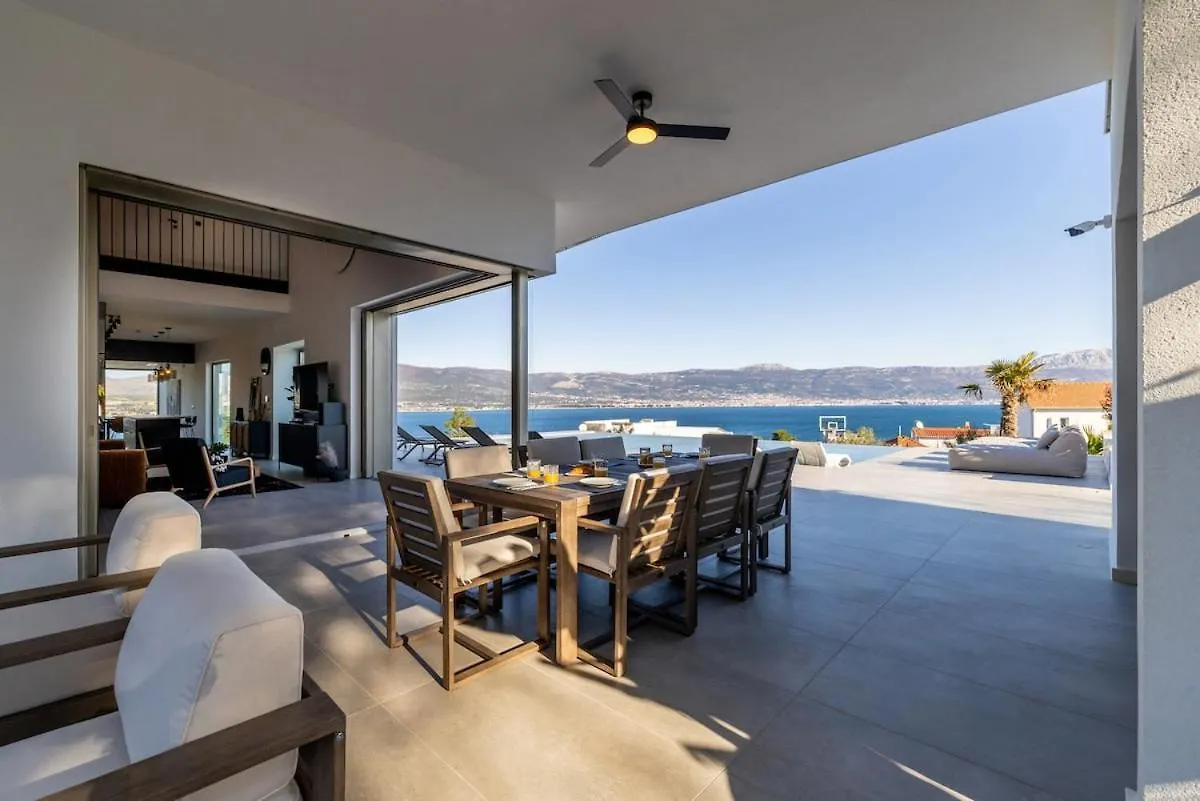 Luxe Stay By The Sea-Epic View Pool Slatine Villa