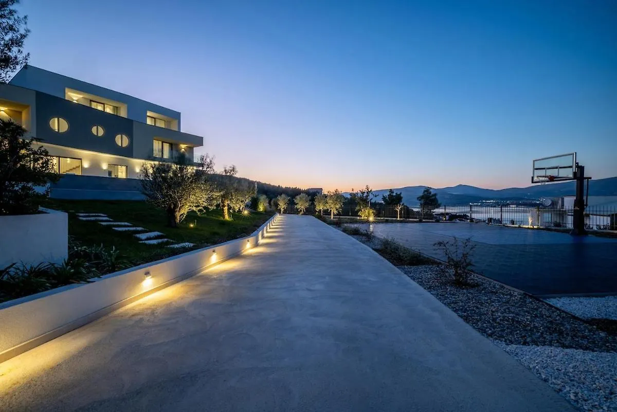 Luxe Stay By The Sea-Epic View Pool Slatine